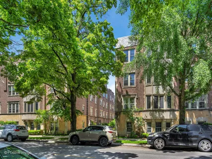 $195,000 | 1128 Washington Boulevard, Unit 2A, Oak Park, IL 60302
