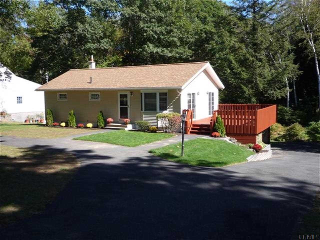 1070 Winne Road Niskayuna, NY 12309 - Photo 1 of 24 Photo 1
