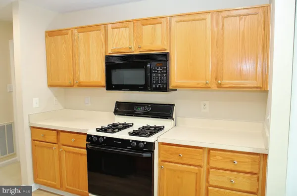 $2,400 | 7532 B Coxton Court, Unit 122, Alexandria, VA 22306