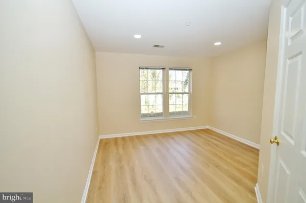 $2,400 | 7532 B Coxton Court, Unit 122, Alexandria, VA 22306