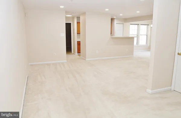 $2,400 | 7532 B Coxton Court, Unit 122, Alexandria, VA 22306