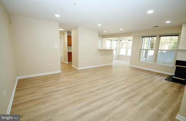 $2,400 | 7532 B Coxton Court, Unit 122, Alexandria, VA 22306