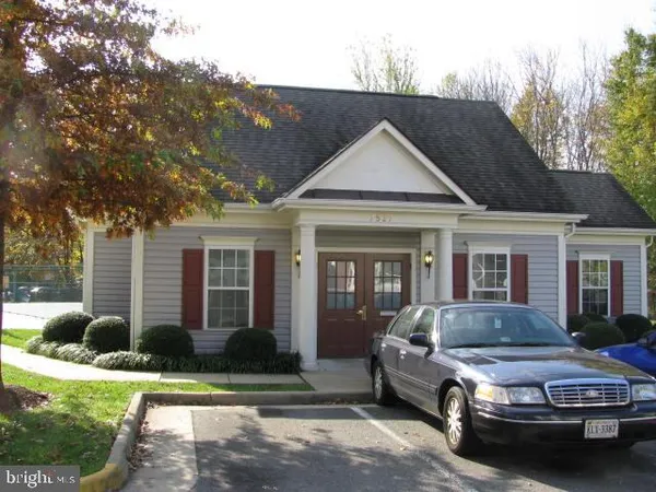 $2,400 | 7532 B Coxton Court, Unit 122, Alexandria, VA 22306