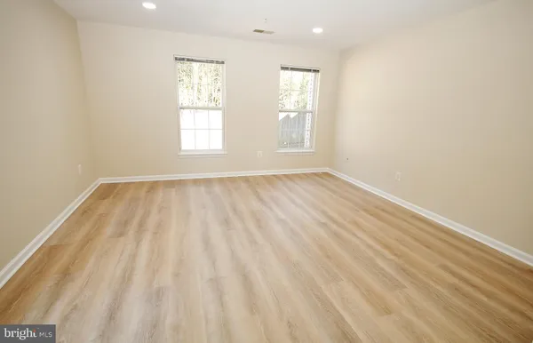 $2,400 | 7532 B Coxton Court, Unit 122, Alexandria, VA 22306