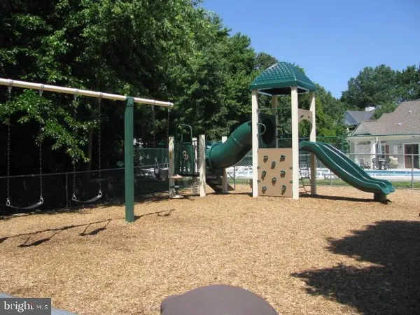 $2,400 | 7532 B Coxton Court, Unit 122, Alexandria, VA 22306