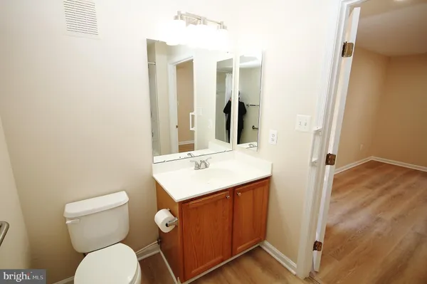 $2,400 | 7532 B Coxton Court, Unit 122, Alexandria, VA 22306