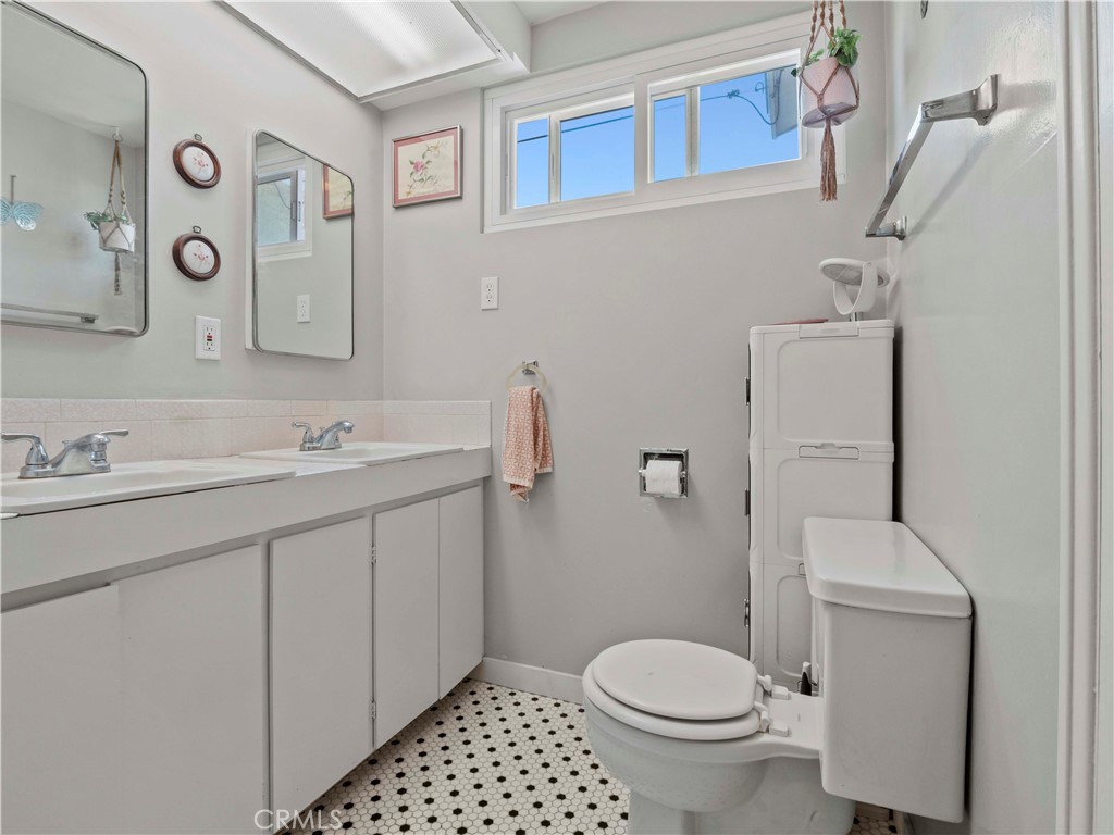 1511 North Maple Street Burbank, CA 91505 - Photo 14 of 26