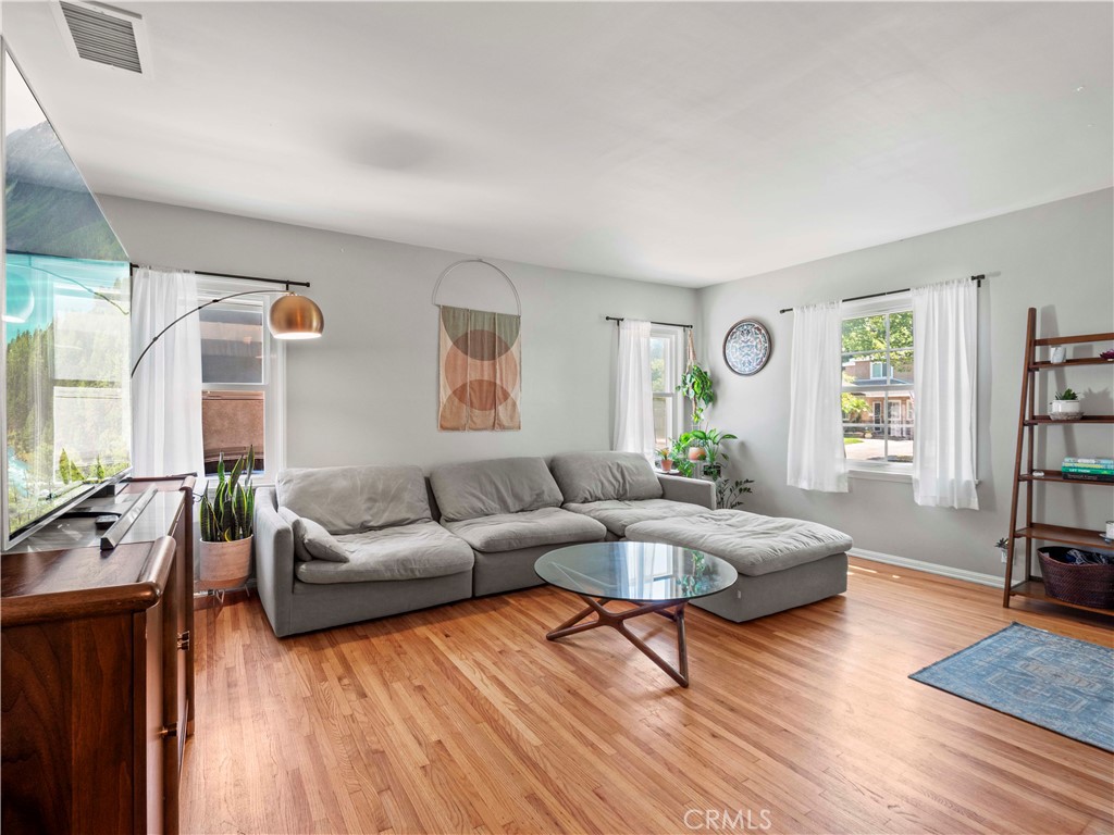 1511 North Maple Street Burbank, CA 91505 - Photo 3 of 26