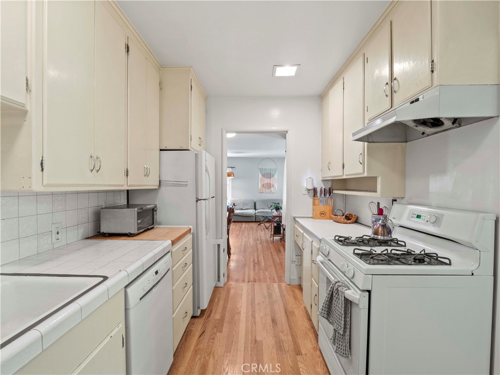 1511 North Maple Street Burbank, CA 91505 - Photo 7 of 26