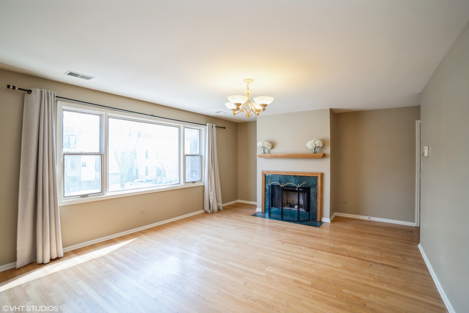 702 South Lytle Street, Unit 2N Chicago, IL 60607 - Photo 2 of 23 an empty room with fireplace and windows