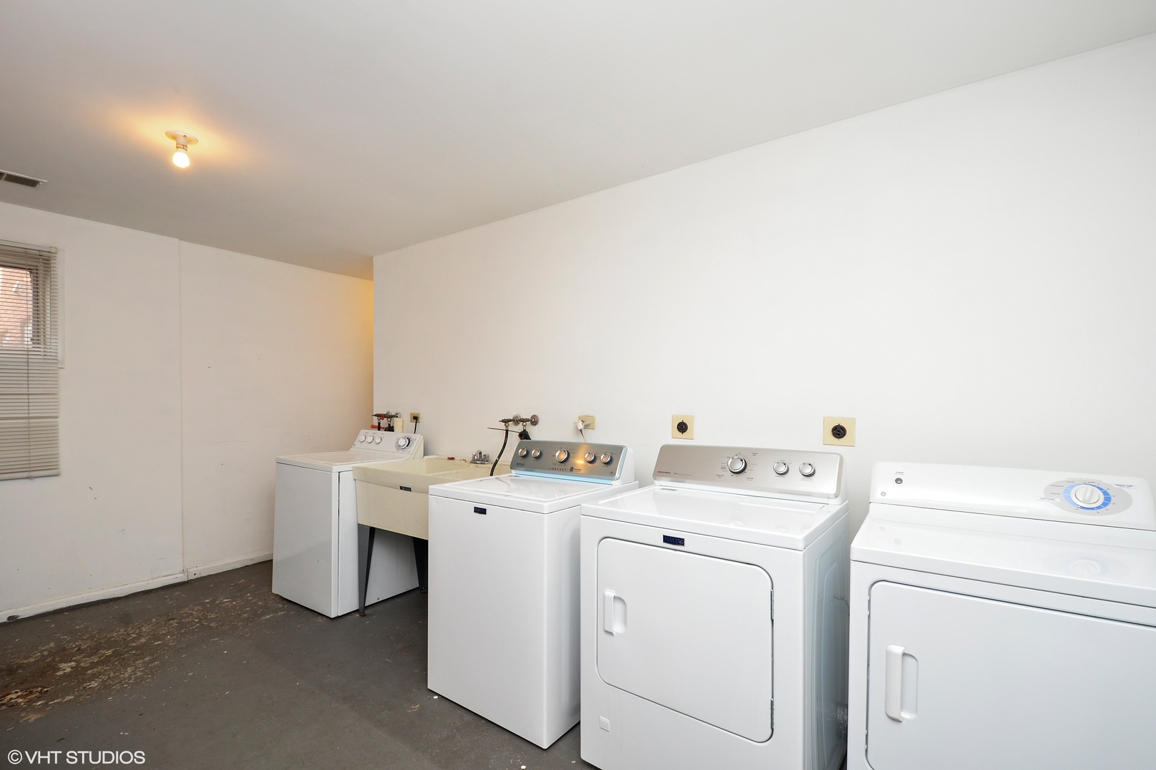 702 South Lytle Street, Unit 2N Chicago, IL 60607 - Photo 22 of 23 a utility room with dryer and washer