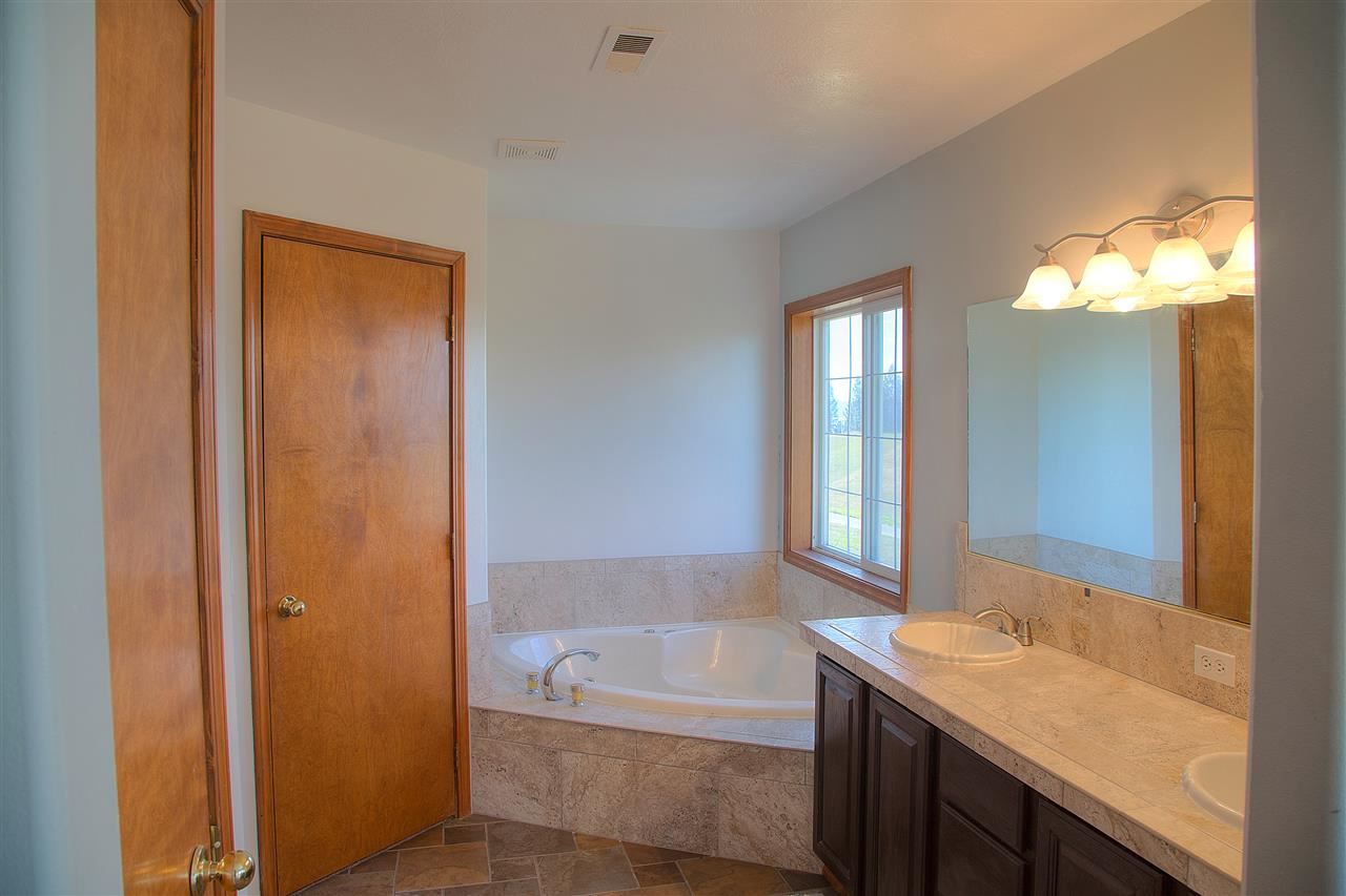 9007 East Day Road Mead, WA 99021 - Photo 13 of 20