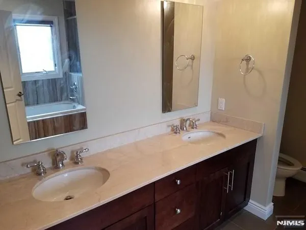 $5,150 | 64 West Harwood Terrace, Unit B, Palisades Park, NJ 07650