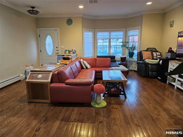 $5,150 | 64 West Harwood Terrace, Unit B, Palisades Park, NJ 07650