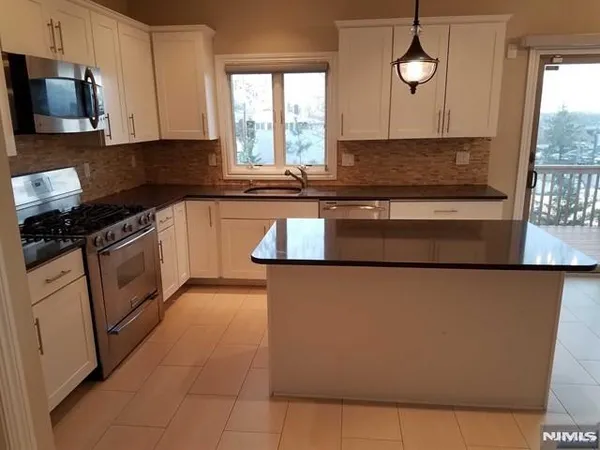 $5,150 | 64 West Harwood Terrace, Unit B, Palisades Park, NJ 07650