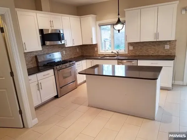 $5,150 | 64 West Harwood Terrace, Unit B, Palisades Park, NJ 07650