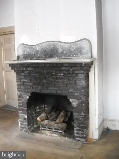 1539 South Rolling Road Halethorpe, MD 21227 - Photo 3 of 8 Fireplace
