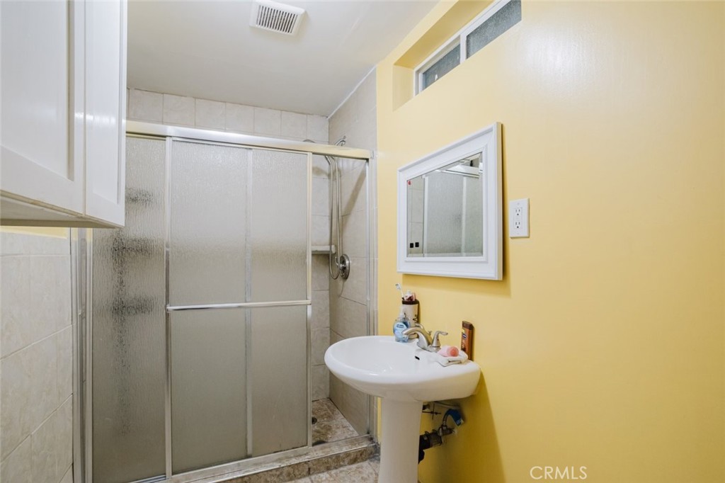 11338 Dronfield Avenue Pacoima, CA 91331 - Photo 39 of 46