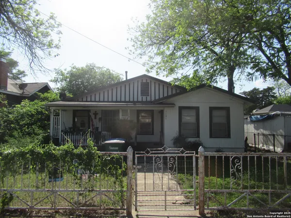 $1,000 | 1121 Willow Street, San Antonio, TX 78208