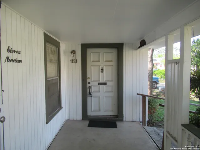 $1,100 | 1121 Willow Street, San Antonio, TX 78208