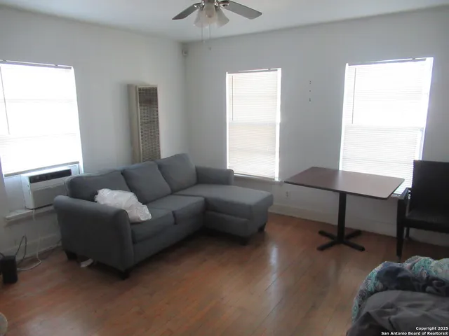 $1,100 | 1121 Willow Street, San Antonio, TX 78208