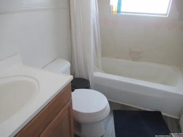 $1,100 | 1121 Willow Street, San Antonio, TX 78208