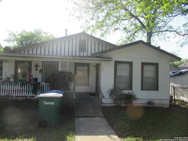 $1,100 | 1121 Willow Street, San Antonio, TX 78208