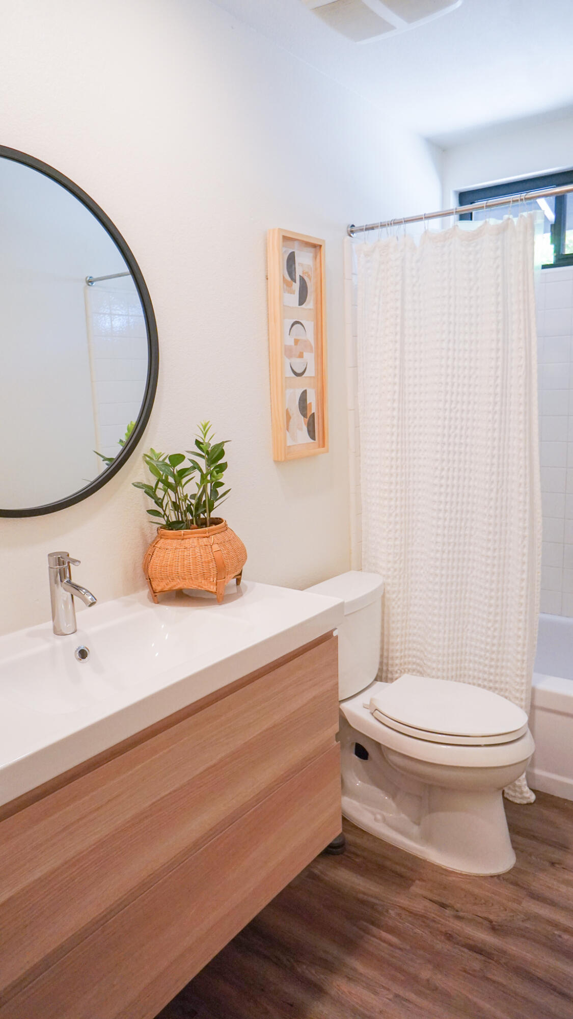 70355 Cobb Road Rancho Mirage, CA 92270 - Photo 11 of 27 a bathroom with a sink toilet and a mirror