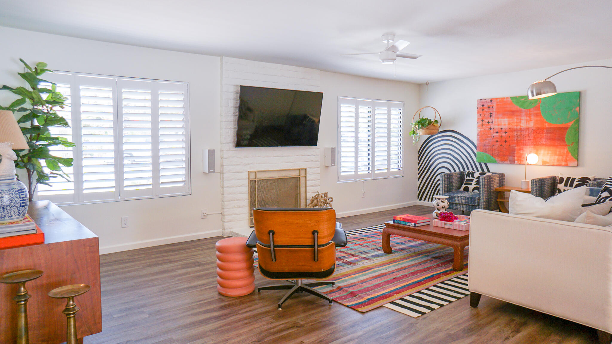 70355 Cobb Road Rancho Mirage, CA 92270 - Photo 3 of 27 a living room with furniture and a flat screen tv