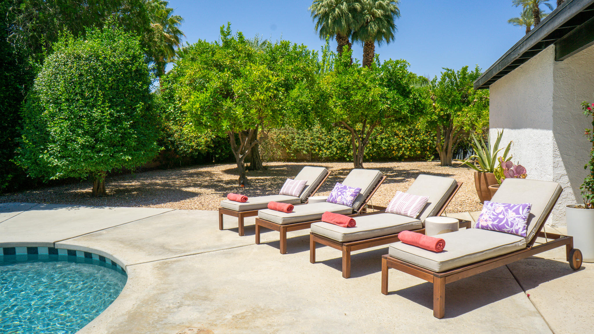 70355 Cobb Road Rancho Mirage, CA 92270 - Photo 23 of 27 a outdoor sitting area with furniture and a garden