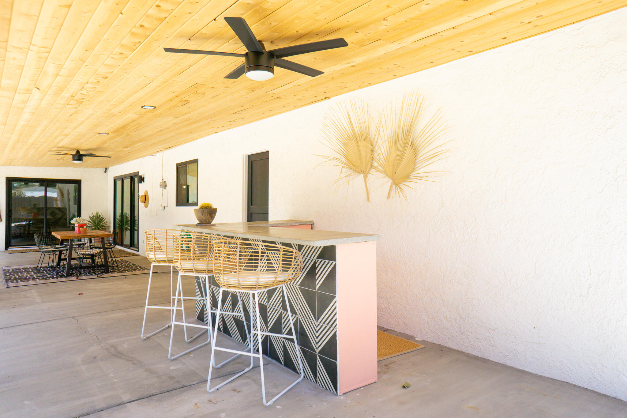 70355 Cobb Road Rancho Mirage, CA 92270 - Photo 26 of 27 a view of a patio with a table and chairs