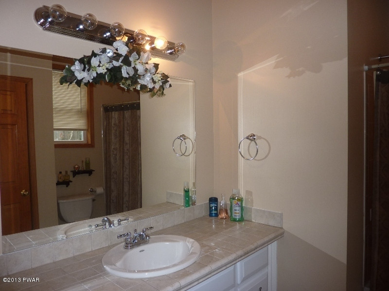 201 Maple Ridge Drive Hawley, PA 18428 - Photo 13 of 52