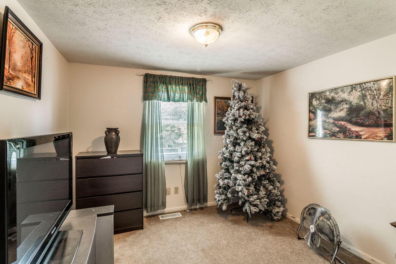 3826 Fergus Road Columbus, OH 43207 - Photo 11 of 19