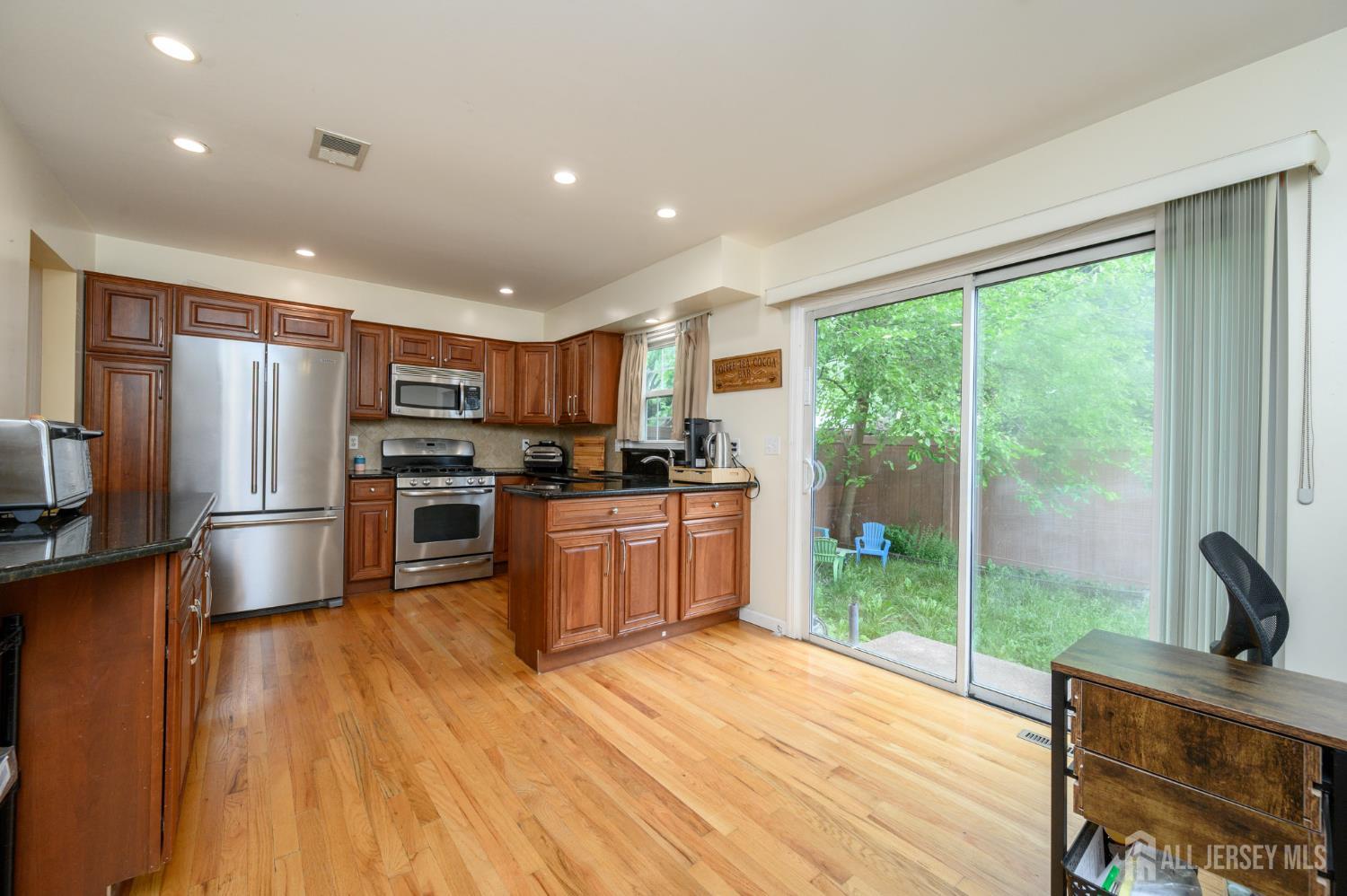 171 Howell Avenue Fords, NJ 08863 - Photo 15 of 33