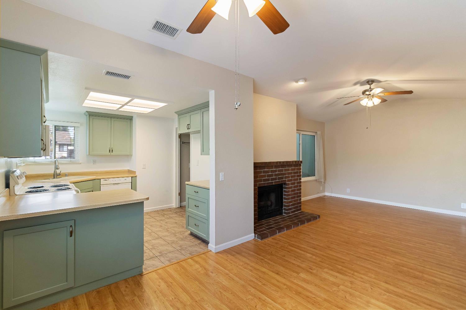 5948 El Sol Way Citrus Heights, CA 95621 - Photo 4 of 30