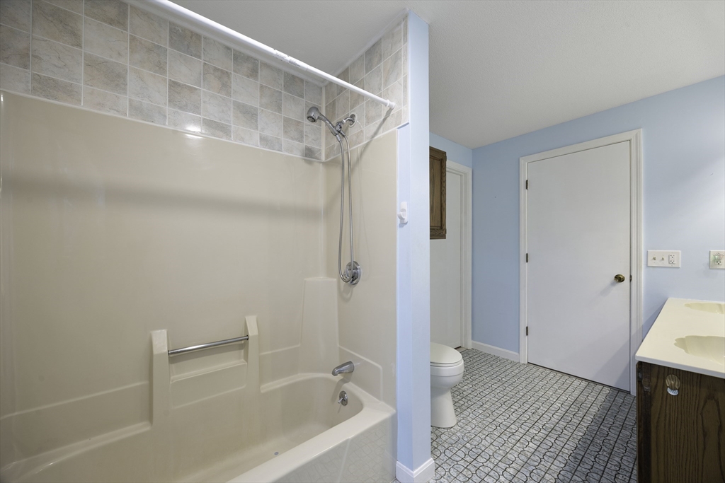 73 Gardner Road Chicopee, MA 01013 - Photo 19 of 31