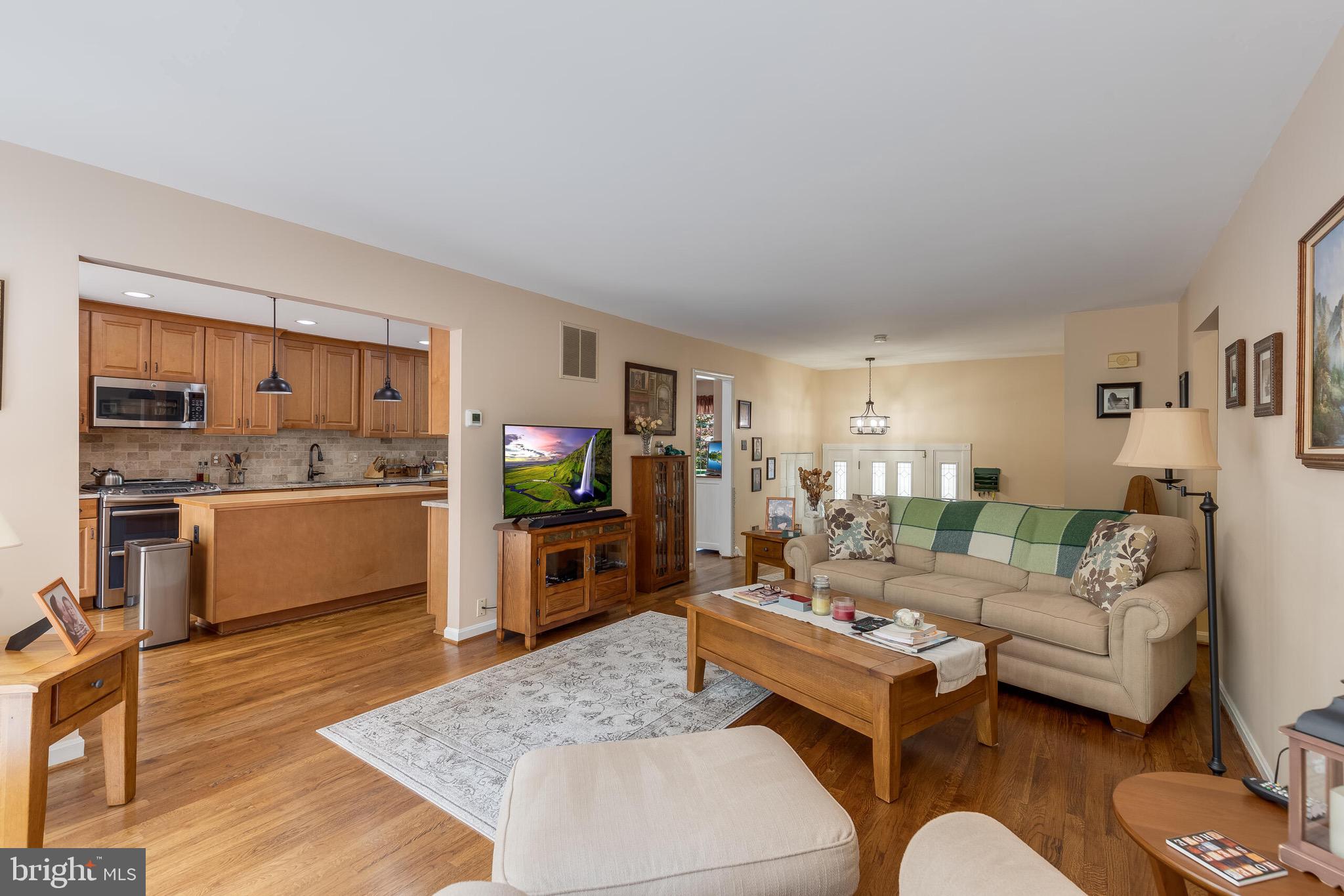 6006 Merryvale Court Springfield, VA 22152 - Photo 7 of 43