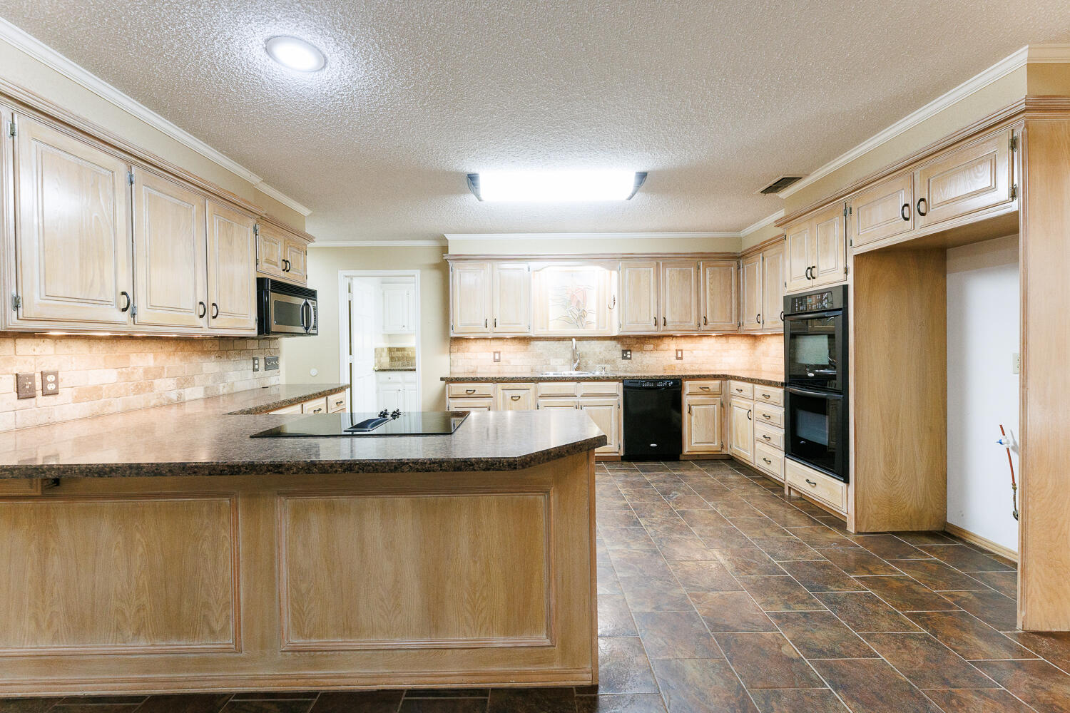 1906 Albany Avenue Lubbock, TX 79407 - Photo 24 of 67 Kitchen