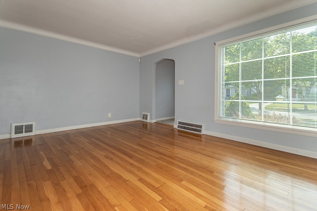 1177 Avondale Road Cleveland, OH 44121 - Photo 12 of 35
