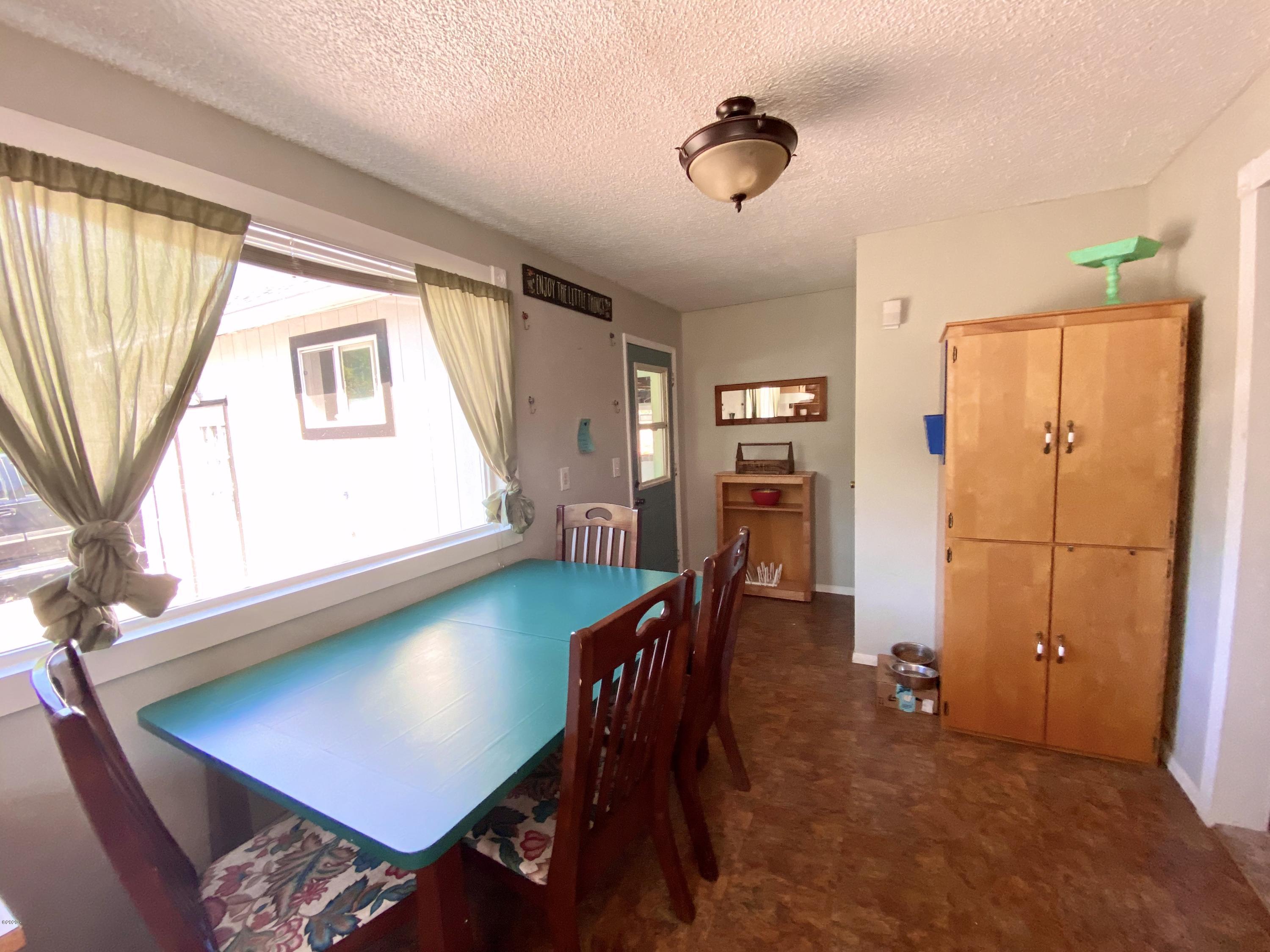 33985 Highway 22 Hebo, OR 97122 - Photo 10 of 40 Dining Area