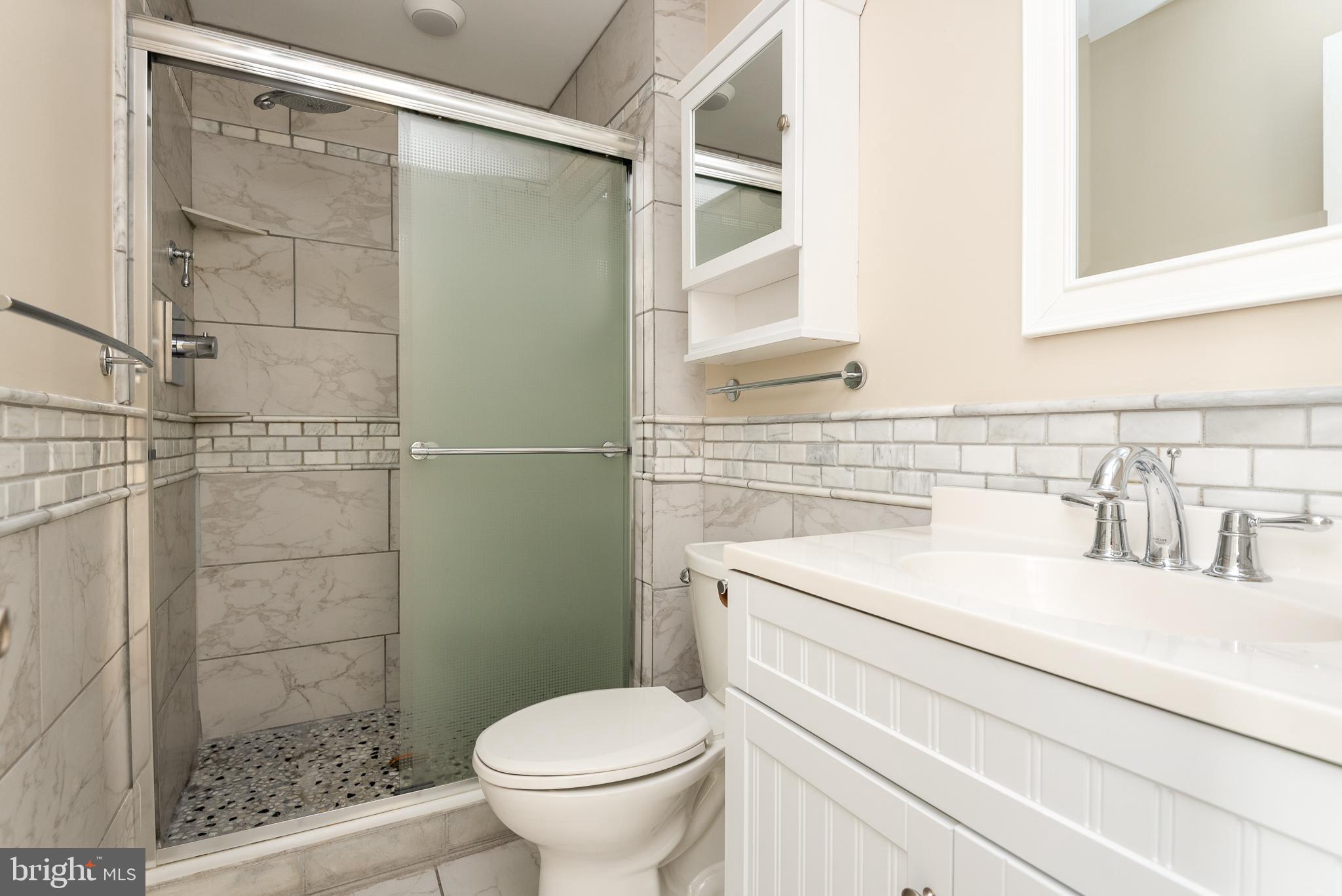 103 Fort Evans Road Southeast, Unit B Leesburg, VA 20175 - Photo 16 of 26 Second full Bathroom