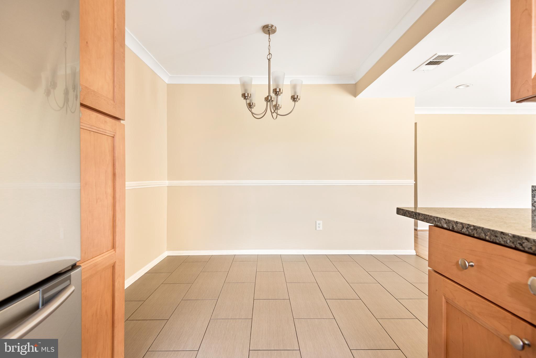 103 Fort Evans Road Southeast, Unit B Leesburg, VA 20175 - Photo 9 of 26 Dining area