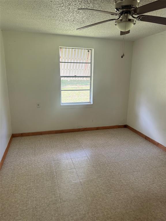 1825 East Pierce Street Luling, TX 78648 - Photo 9 of 16