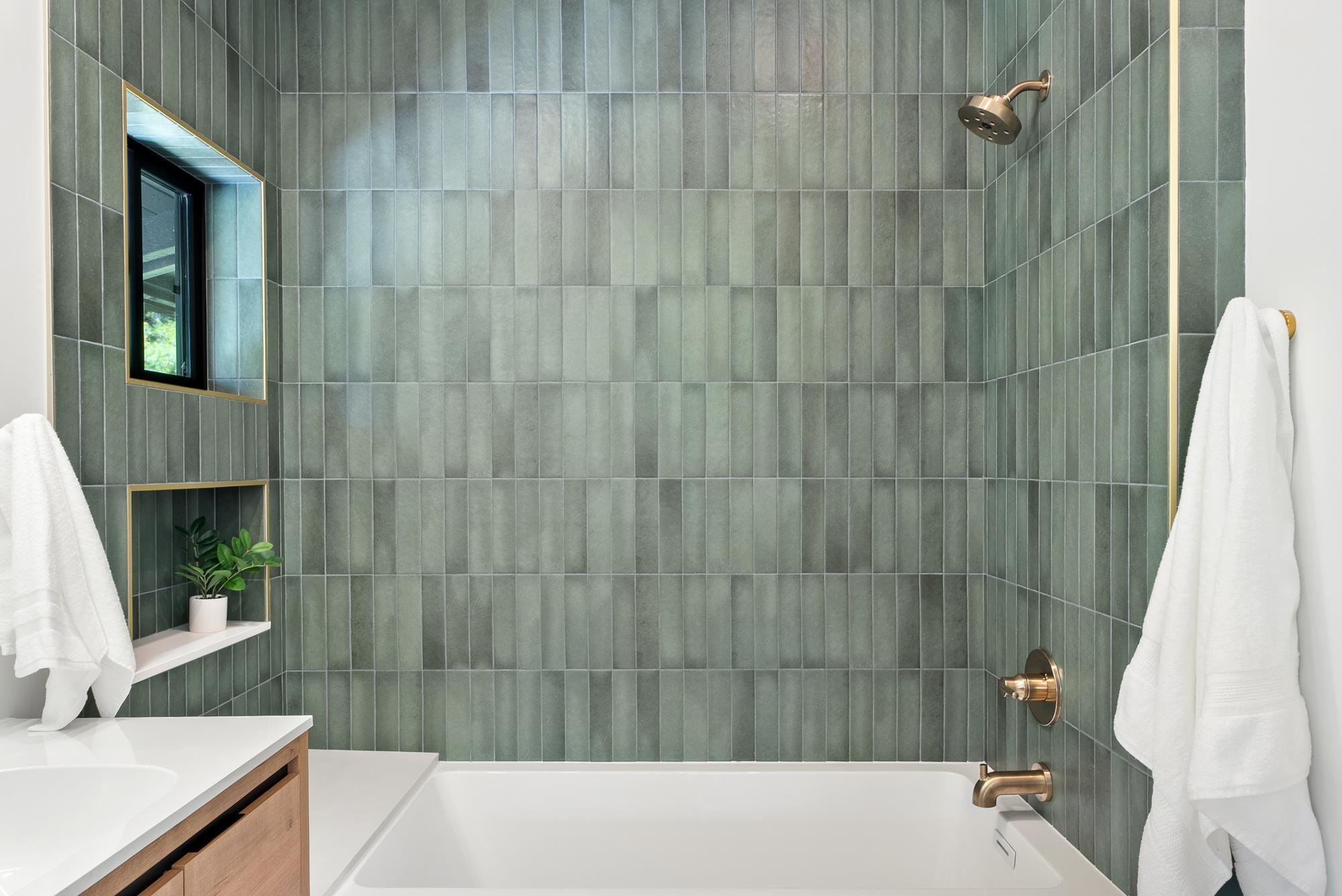 965 Hog Back Road Haiku, HI 96708 - Photo 21 of 35 a bathroom with a sink and a shower