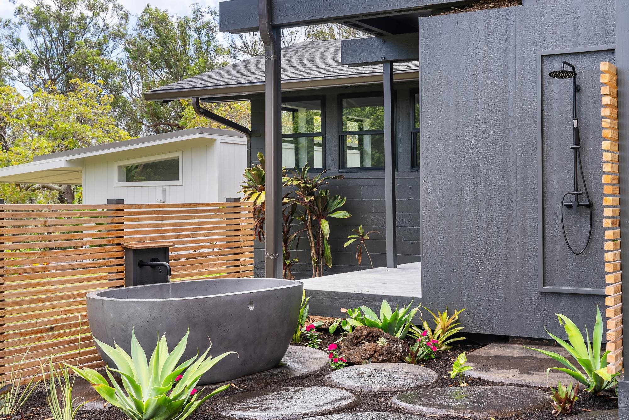 965 Hog Back Road Haiku, HI 96708 - Photo 26 of 35 a view of a house with a flower in a corridor