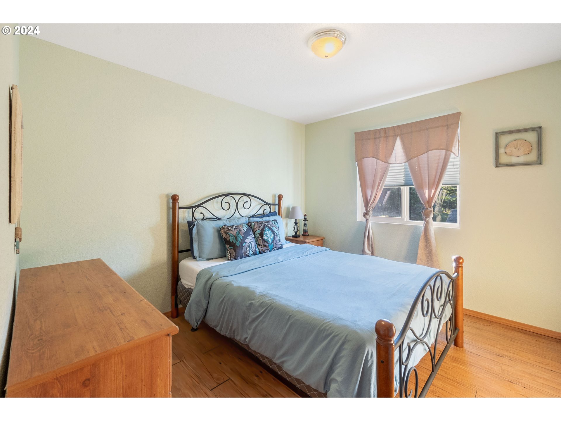 585 Tichenor Street Port Orford, OR 97465 - Photo 8 of 12