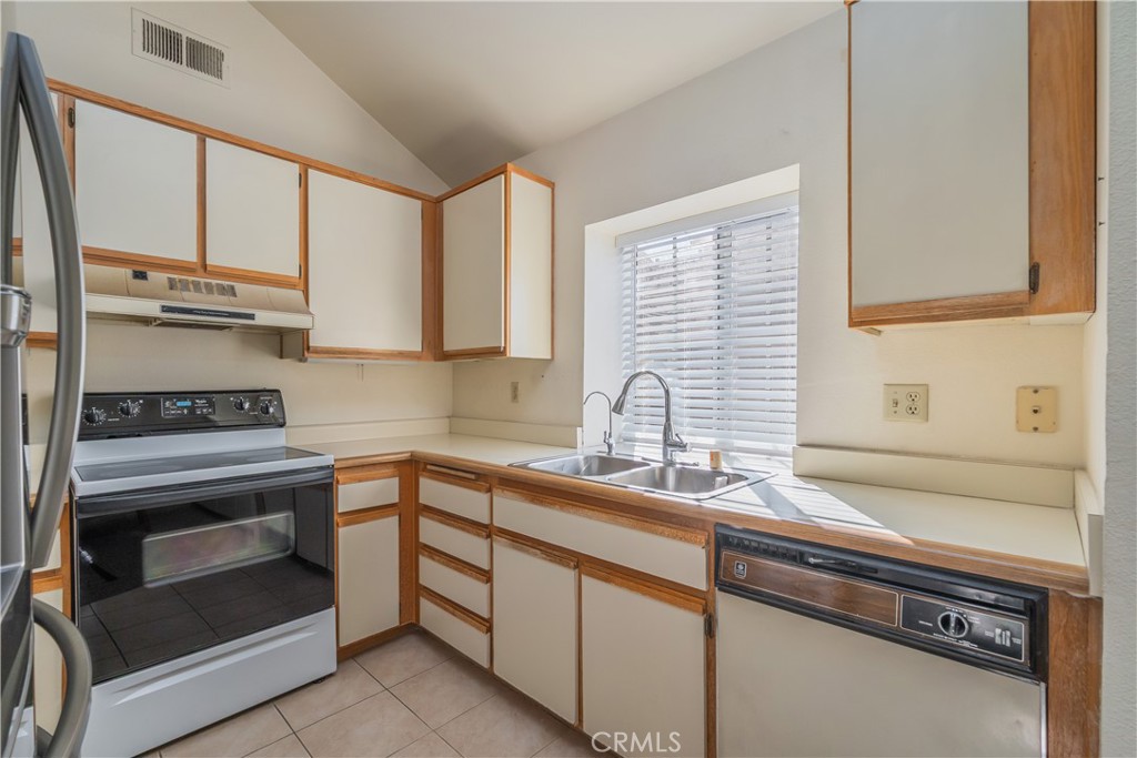 2601 South Quarry Lane, Unit D Walnut, CA 91789 - Photo 9 of 30