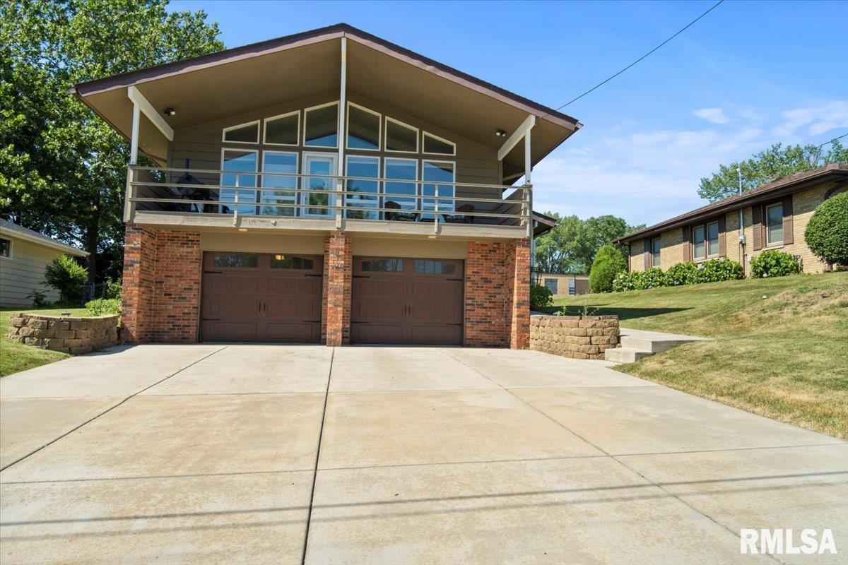 113 Crestview Road East Peoria, IL 61611 - Photo 1 of 26 Gallery Image 1