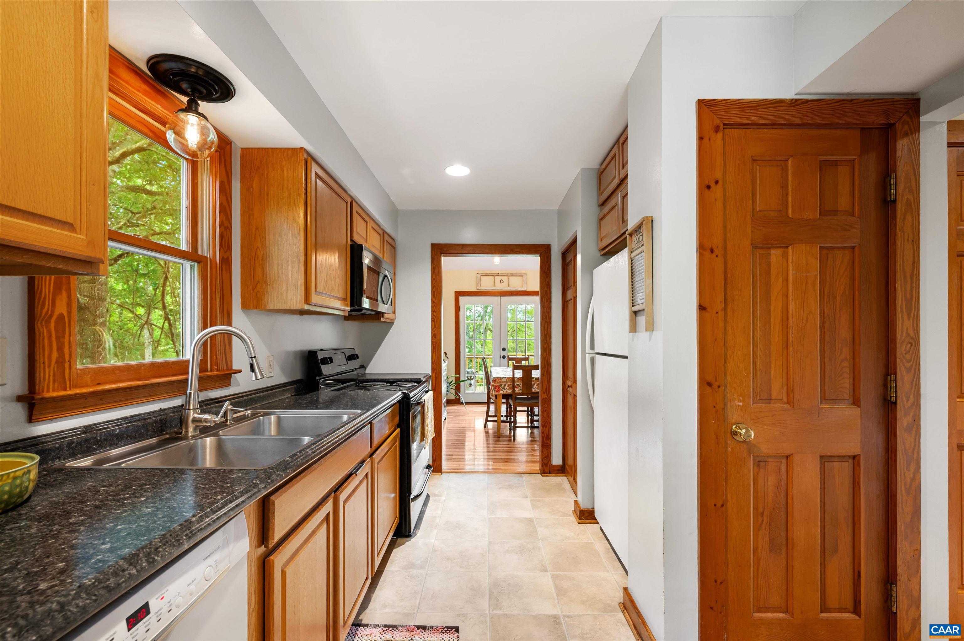 189 Edgehill Way Faber, VA 22938 - Photo 9 of 44 a kitchen with a sink stove and cabinets