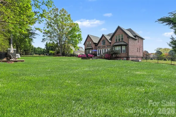 $879,000 | 14515 Davis Trace Drive, Mint Hill, NC 28227